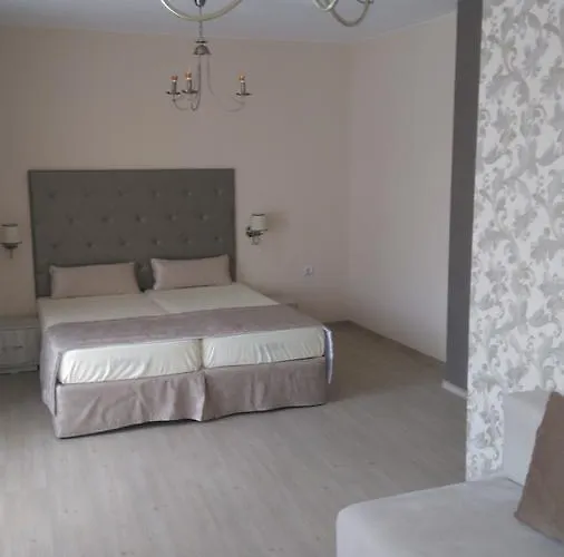 Adriya Guest house 4*